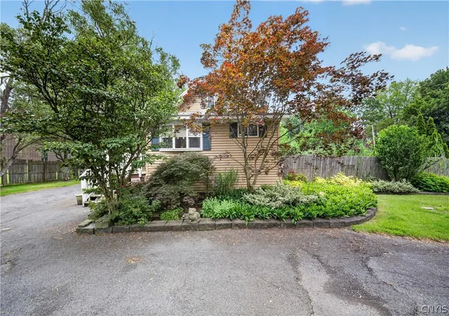 Photo 2 of Single family home for sale at 5506 Bear Rd, Syracuse, NY 13212 | MLS# S1699269 | Listing updated on 2026-09-10