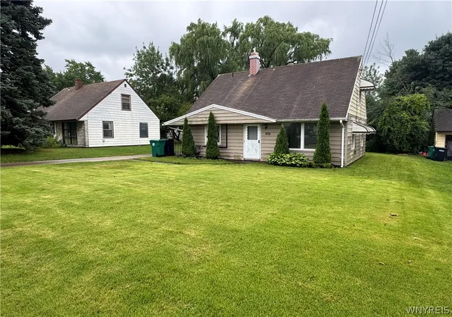Photo 3 of Single family home for sale at 1427 Lafayette Ave, Niagara Falls, NY 14305 | MLS# B1700977 | Listing updated on 2026-09-03