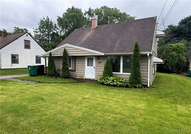 Photo 3 of Single family home for sale at 1427 Lafayette Ave, Niagara Falls, NY 14305 | MLS# B1700977 | Listing updated on 2026-09-03