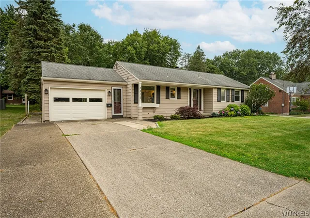 Photo 1 of Sale Pending at 4815 Crestwood Dr, Hamburg, NY 14075 | MLS# B1700359 | Listing updated on 2026-08-05