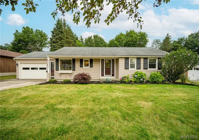 Photo 2 of Sale Pending at 4815 Crestwood Dr, Hamburg, NY 14075 | MLS# B1700359 | Listing updated on 2026-08-05