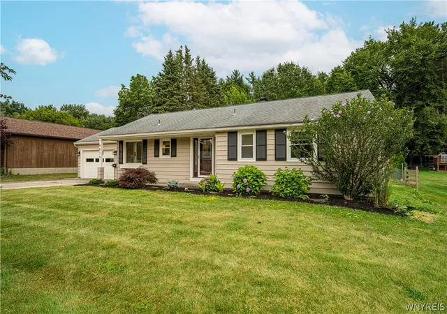 Photo 3 of Sale Pending at 4815 Crestwood Dr, Hamburg, NY 14075 | MLS# B1700359 | Listing updated on 2026-08-05