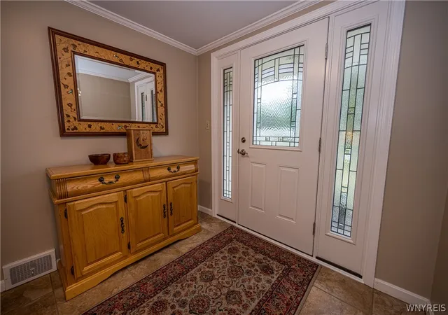 Photo 4 of Sale Pending at 4815 Crestwood Dr, Hamburg, NY 14075 | MLS# B1700359 | Listing updated on 2026-08-05