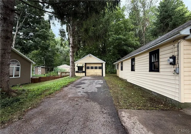 Photo 3 of Sale Pending at 6892 Stanwix Ave, Rome, NY 13440 | MLS# S1700928 | Listing updated on 2026-08-21