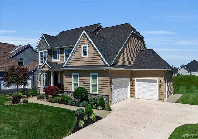 Photo 3 of Single family home for sale at 5345 Glenview Dr, Clarence, NY 14031 | MLS# B1700668 | Listing updated on 2026-09-02