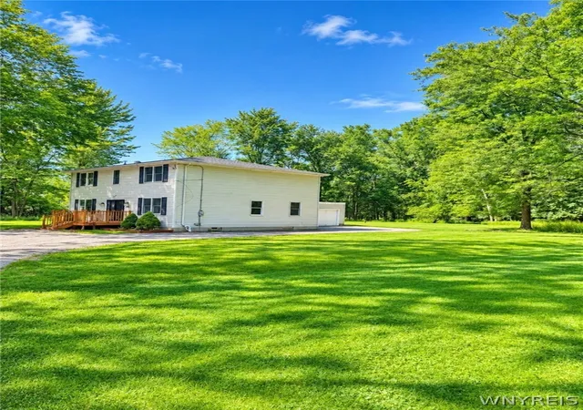 Photo 2 of Sale Pending at 307 S Ellicott Crk Rd, Buffalo, NY 14228 | MLS# B1700741 | Listing updated on 2026-08-19