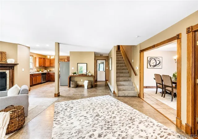 Photo 3 of Sale Pending at 307 S Ellicott Crk Rd, Buffalo, NY 14228 | MLS# B1700741 | Listing updated on 2026-08-19
