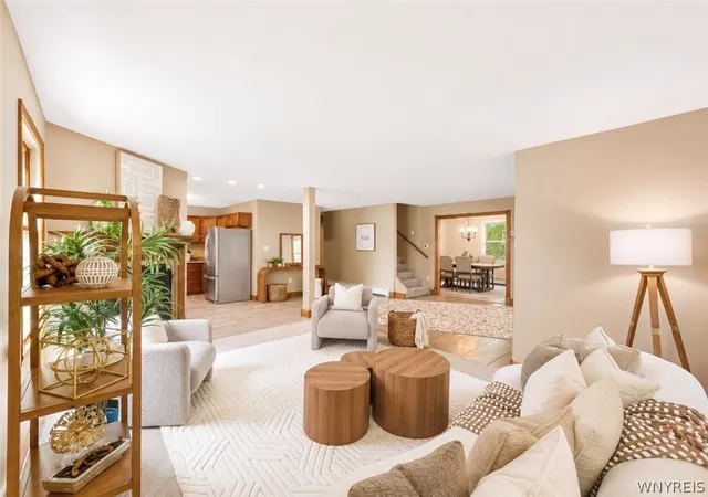 Photo 3 of Sale Pending at 307 S Ellicott Crk Rd, Buffalo, NY 14228 | MLS# B1700741 | Listing updated on 2026-08-19