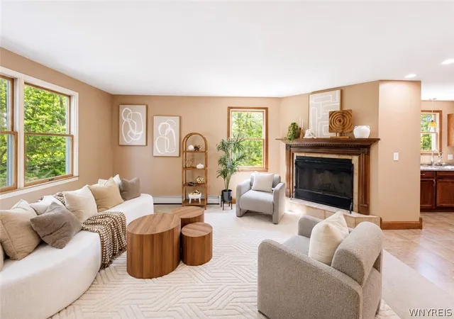 Photo 4 of Sale Pending at 307 S Ellicott Crk Rd, Buffalo, NY 14228 | MLS# B1700741 | Listing updated on 2026-08-19