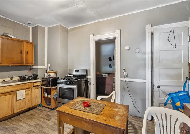 Photo 2 of Sale Pending at 118 W Bissell St, Syracuse, NY 13207 | MLS# S1701071 | Listing updated on 2026-08-17