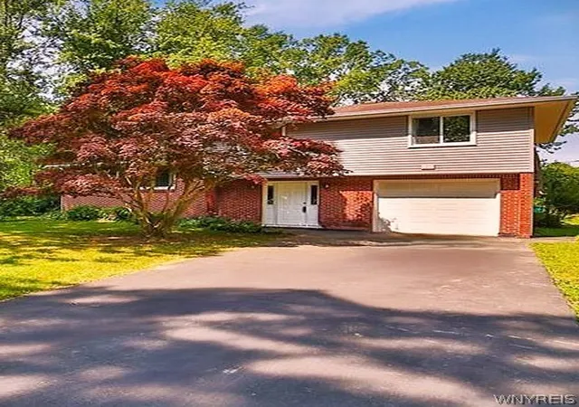 Photo 1 of Sale Pending at 4540 W Overlook Dr, Buffalo, NY 14221 | MLS# B1700992 | Listing updated on 2026-08-26