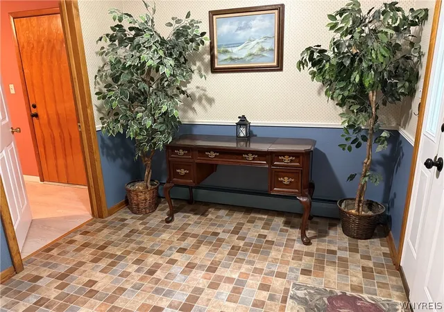 Photo 2 of Sale Pending at 4540 W Overlook Dr, Buffalo, NY 14221 | MLS# B1700992 | Listing updated on 2026-08-26