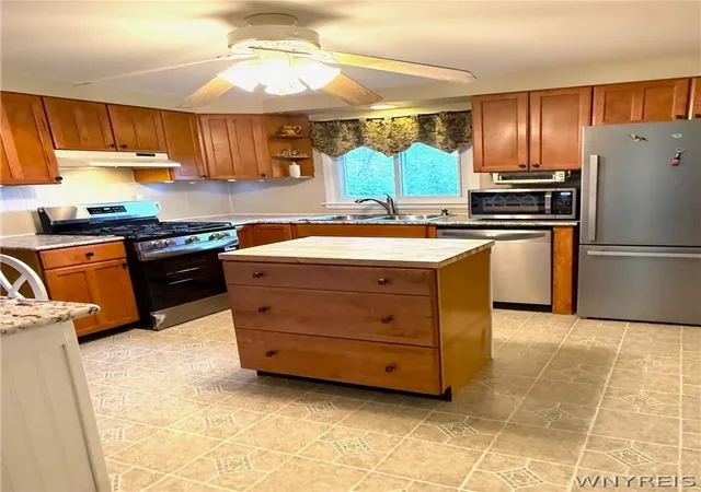 Photo 4 of Sale Pending at 4540 W Overlook Dr, Buffalo, NY 14221 | MLS# B1700992 | Listing updated on 2026-08-26