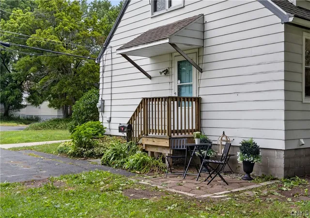 Photo 3 of Sale Pending at 212 Lawrence Ave, Syracuse, NY 13212 | MLS# S1698271 | Listing updated on 2026-08-27