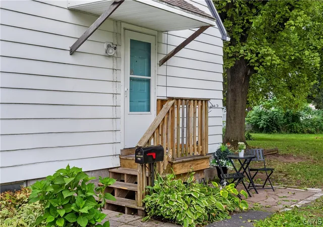 Photo 4 of Sale Pending at 212 Lawrence Ave, Syracuse, NY 13212 | MLS# S1698271 | Listing updated on 2026-08-27