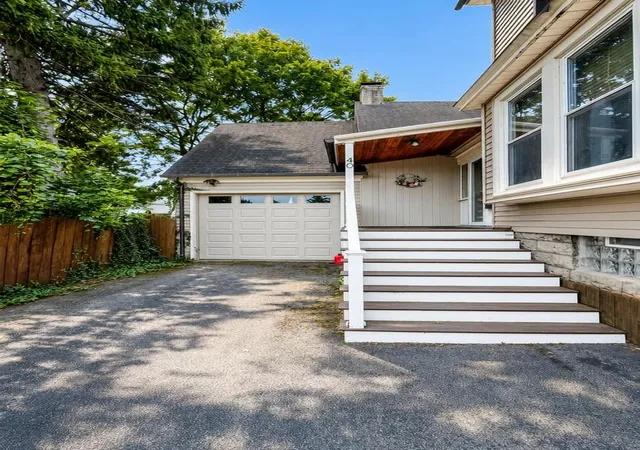Photo 3 of Sale Pending at 40 Ross St, Auburn, NY 13021 | MLS# R1700622 | Listing updated on 2026-08-13