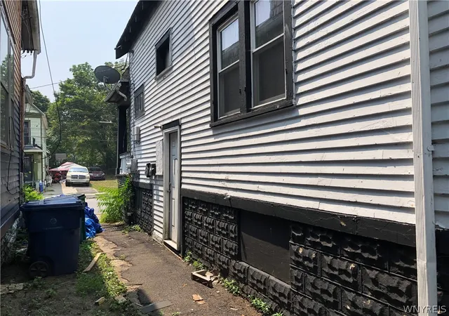 Photo 2 of Sale Pending at 250 Box Ave, Buffalo, NY 14211 | MLS# B1700600 | Listing updated on 2026-08-24