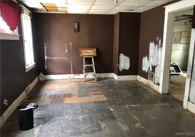 Photo 3 of Sale Pending at 250 Box Ave, Buffalo, NY 14211 | MLS# B1700600 | Listing updated on 2026-08-24