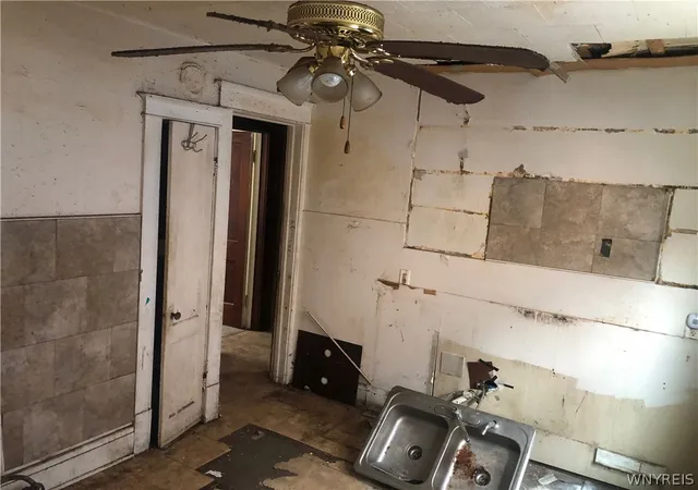 Photo 4 of Sale Pending at 250 Box Ave, Buffalo, NY 14211 | MLS# B1700600 | Listing updated on 2026-08-24