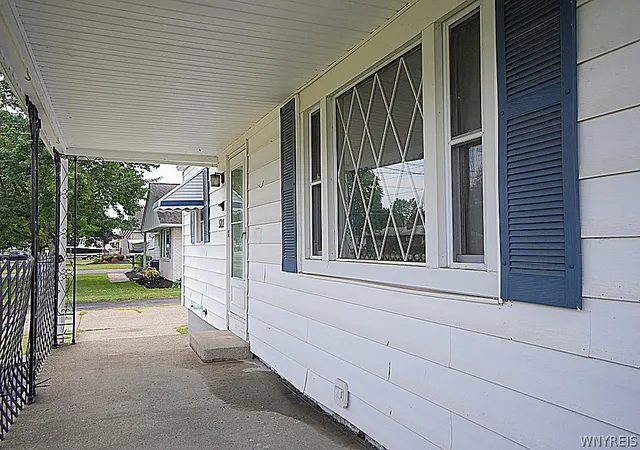 Photo 3 of Sale Pending at 522 Witmer Rd, North Tonawanda, NY 14120 | MLS# B1688200 | Listing updated on 2026-08-12