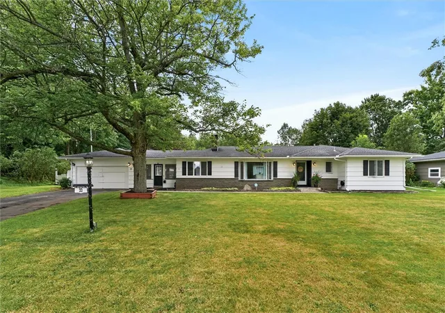 Photo 1 of Sale Pending at 33 Greenbriar Dr, Rochester, NY 14624 | MLS# R1701106 | Listing updated on 2026-08-19