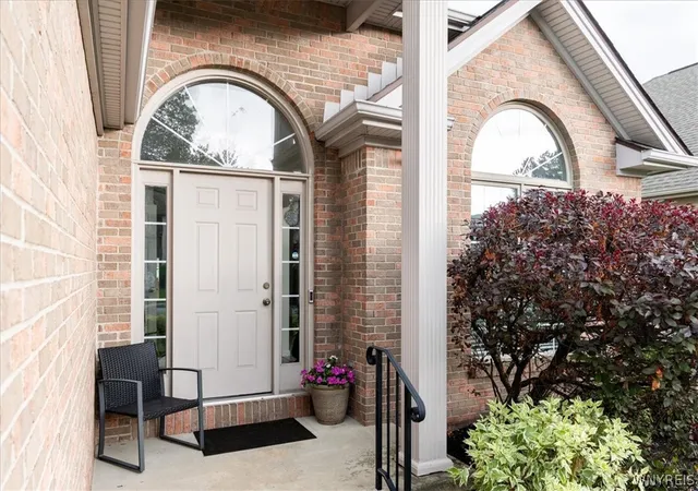 Photo 2 of Sale Pending at 5543 Hemdale Dr, Buffalo, NY 14221 | MLS# B1700790 | Listing updated on 2026-08-31