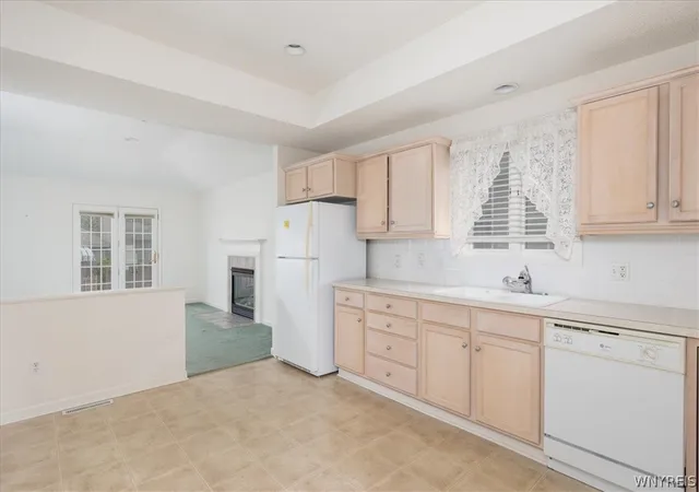 Photo 4 of Sale Pending at 5543 Hemdale Dr, Buffalo, NY 14221 | MLS# B1700790 | Listing updated on 2026-08-31