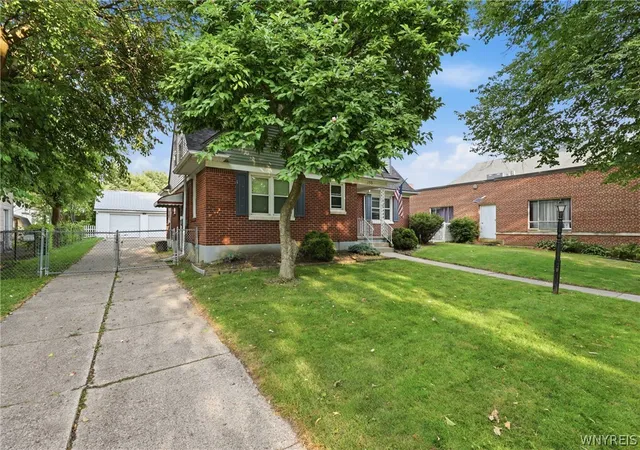 Photo 3 of Sale Pending at 133 Gold St, Buffalo, NY 14206 | MLS# B1701099 | Listing updated on 2026-08-18