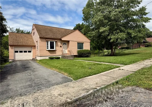 Photo 4 of Sale Pending at 428 Buckingham Ave, Syracuse, NY 13210 | MLS# S1700573 | Listing updated on 2026-08-05