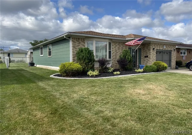 Photo 1 of Sale Pending at 33 E Toulon Dr, Buffalo, NY 14227 | MLS# B1700959 | Listing updated on 2026-08-11