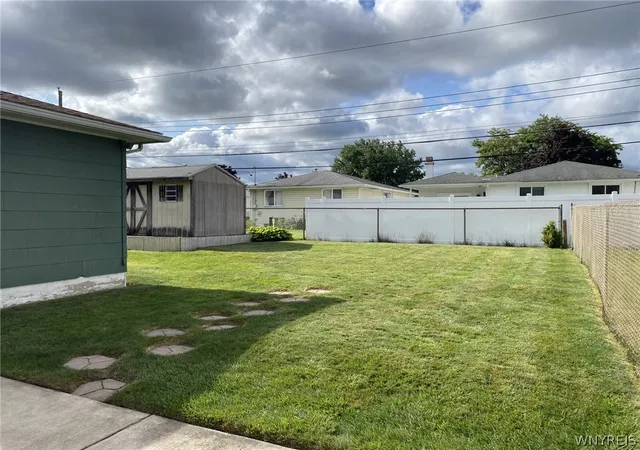Photo 2 of Sale Pending at 33 E Toulon Dr, Buffalo, NY 14227 | MLS# B1700959 | Listing updated on 2026-08-11