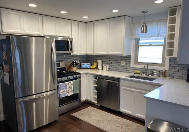 Photo 3 of Sale Pending at 33 E Toulon Dr, Buffalo, NY 14227 | MLS# B1700959 | Listing updated on 2026-08-11