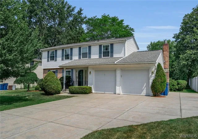 Photo 2 of Sale Pending at 128 Old Farm Cir, Williamsville, NY 14221 | MLS# B1700062 | Listing updated on 2026-08-05
