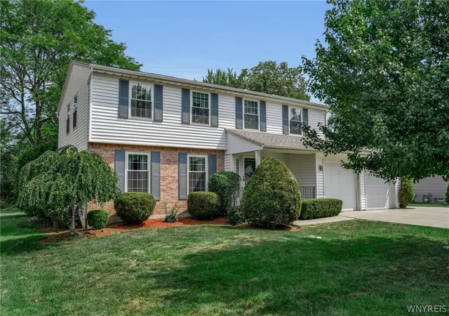 Photo 3 of Sale Pending at 128 Old Farm Cir, Williamsville, NY 14221 | MLS# B1700062 | Listing updated on 2026-08-05