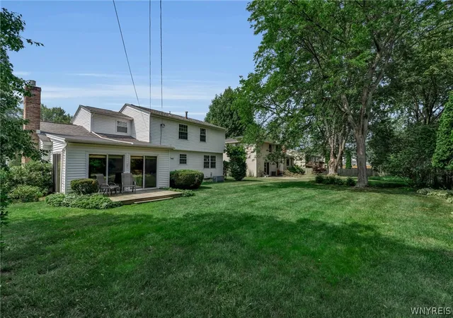 Photo 3 of Sale Pending at 128 Old Farm Cir, Williamsville, NY 14221 | MLS# B1700062 | Listing updated on 2026-08-05