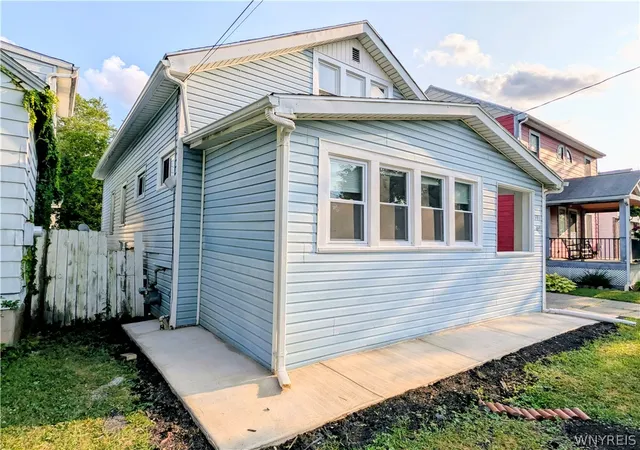 Photo 2 of Single family home for sale at 591 Longmeadow Rd, Buffalo, NY 14226 | MLS# B1699801 | Listing updated on 2026-09-13
