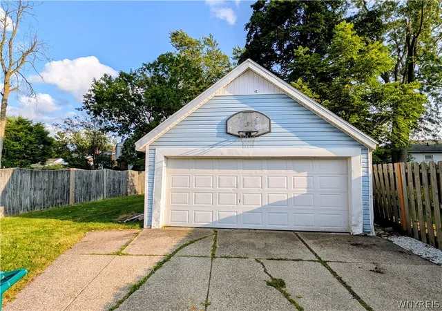 Photo 4 of Single family home for sale at 591 Longmeadow Rd, Buffalo, NY 14226 | MLS# B1699801 | Listing updated on 2026-09-13