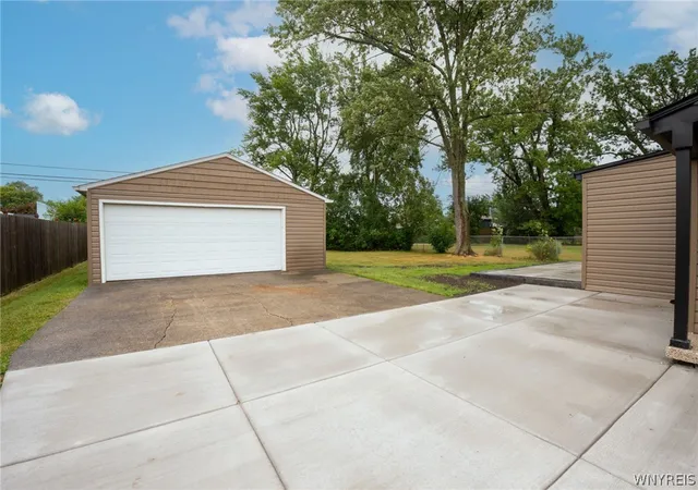 Photo 3 of Sale Pending at 207 Pryor Ave, Tonawanda, NY 14150 | MLS# B1701143 | Listing updated on 2026-08-06