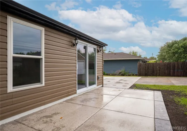 Photo 4 of Sale Pending at 207 Pryor Ave, Tonawanda, NY 14150 | MLS# B1701143 | Listing updated on 2026-08-06