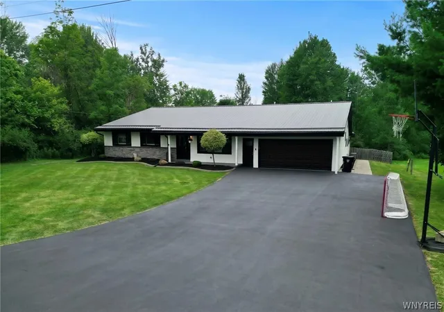 Photo 3 of Sale Pending at 5189 Bussendorfer Rd, Orchard Park, NY 14127 | MLS# B1701222 | Listing updated on 2026-08-04