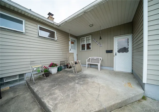 Photo 4 of Sale Pending at 19 Belcourt St, Buffalo, NY 14226 | MLS# B1701337 | Listing updated on 2026-08-28