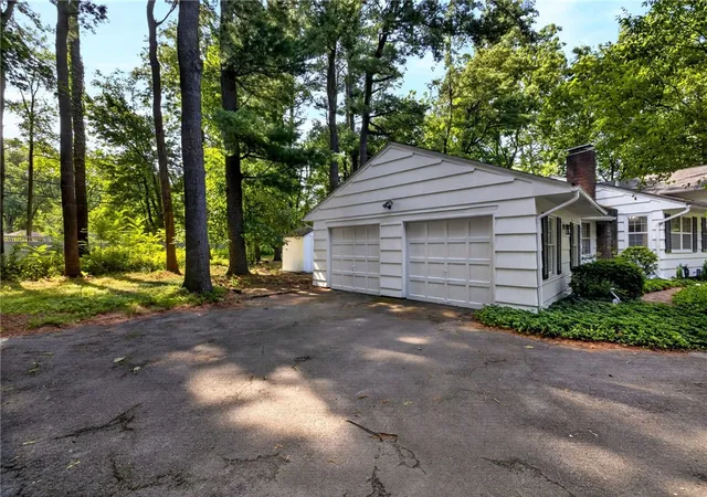Photo 3 of Sale Pending at 14 Countryside Rd, Fairport, NY 14450 | MLS# R1700046 | Listing updated on 2026-09-03