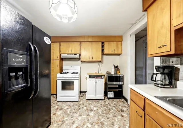 Photo 3 of Sale Pending at 86 Kingston Pl #N, Buffalo, NY 14206 | MLS# B1700804 | Listing updated on 2026-08-10