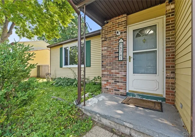 Photo 3 of Sale Pending at 8341 Zenith Dr, Baldwinsville, NY 13027 | MLS# S1694978 | Listing updated on 2026-08-07