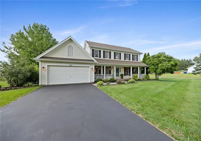Photo 3 of Sale Pending at 1454 Chigwell Ln N, Webster, NY 14580 | MLS# R1701172 | Listing updated on 2026-09-11