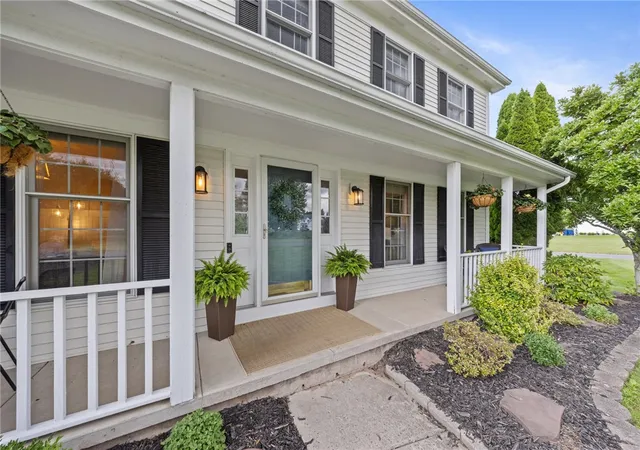 Photo 3 of Sale Pending at 1454 Chigwell Ln N, Webster, NY 14580 | MLS# R1701172 | Listing updated on 2026-09-11