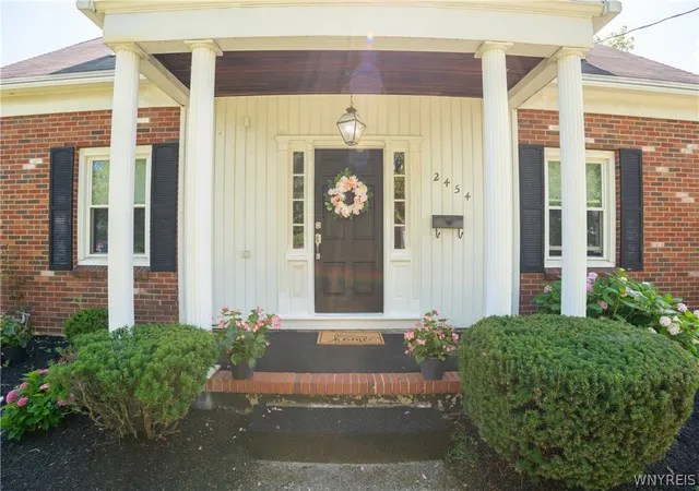 Photo 4 of Sale Pending at 2454 Eggert Rd, Tonawanda, NY 14150 | MLS# B1700916 | Listing updated on 2026-08-14
