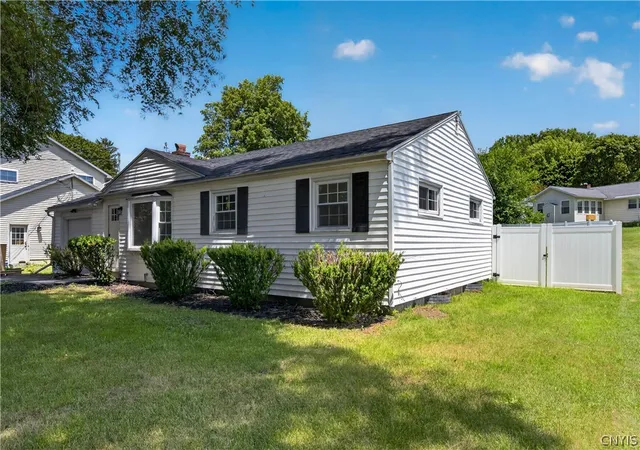Photo 2 of Sale Pending at 102 Sunnyfield Rd, Camillus, NY 13031 | MLS# S1701563 | Listing updated on 2026-08-31