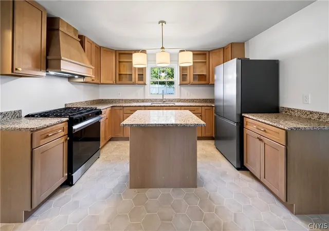 Photo 3 of Sale Pending at 102 Sunnyfield Rd, Camillus, NY 13031 | MLS# S1701563 | Listing updated on 2026-08-31