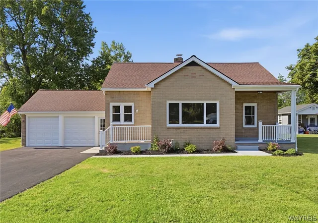 Photo 2 of Sale Pending at 5189 Lake Ave, Orchard Park, NY 14127 | MLS# B1701280 | Listing updated on 2026-08-20